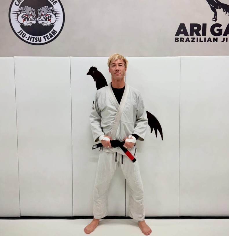 Faixa preta de jiu-jitsu, baterista de Shakira treina em academia no Rio antes de show em Copacabana