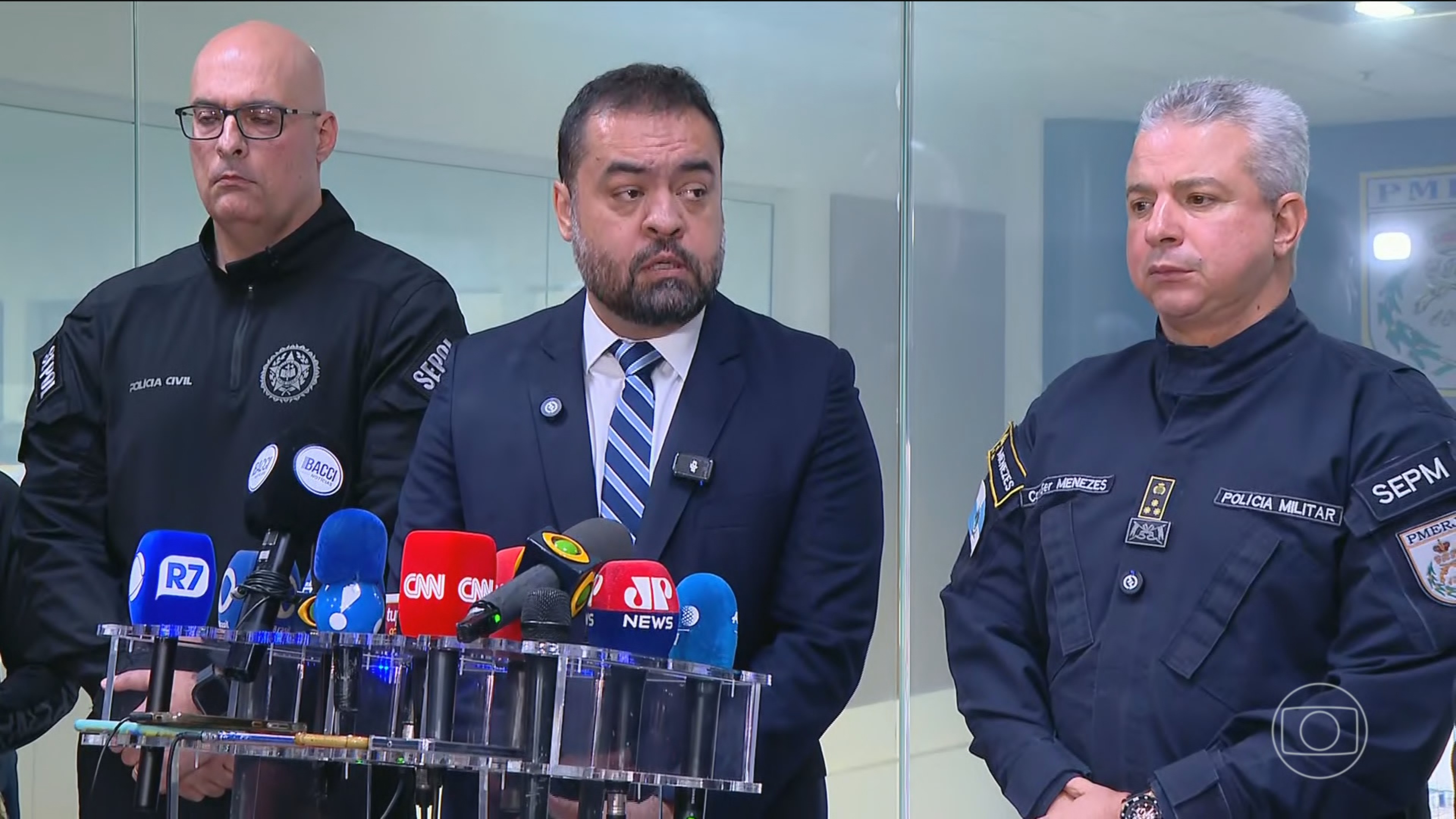 Castro exonera secretários que vão disputar as eleições