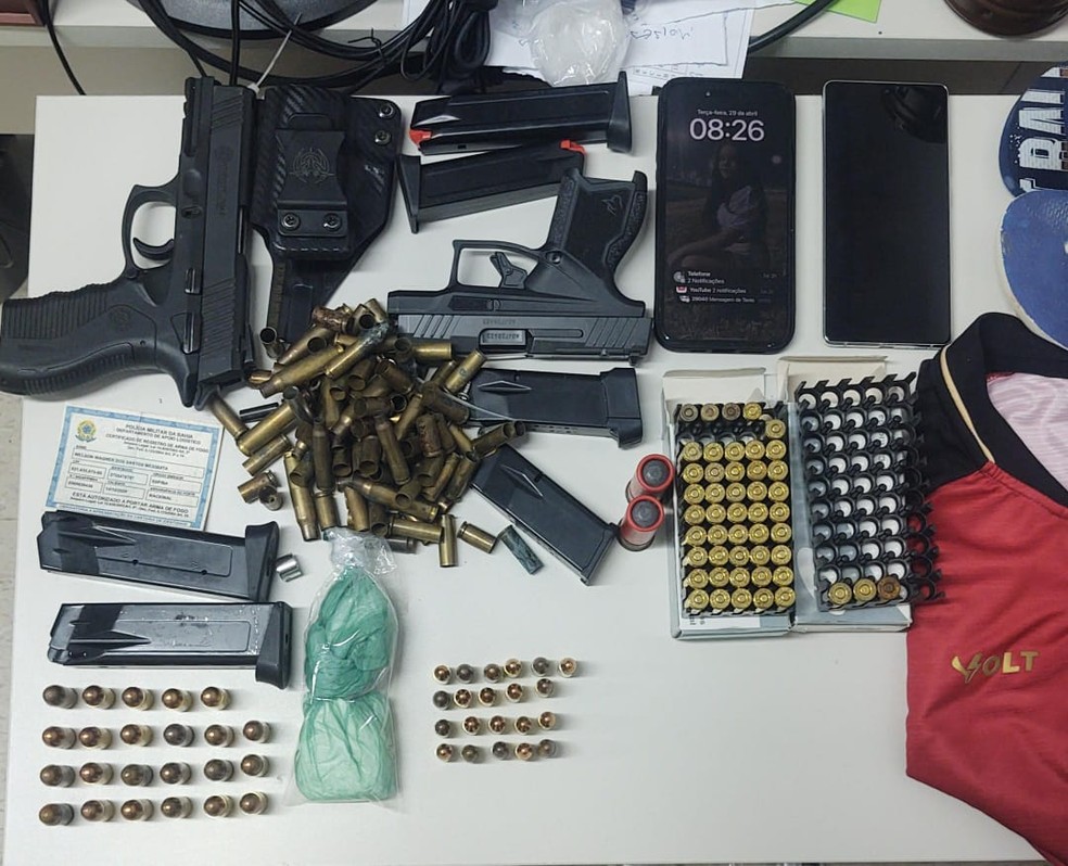 Material apreendido com o policial militar — Foto: Polícia Civil