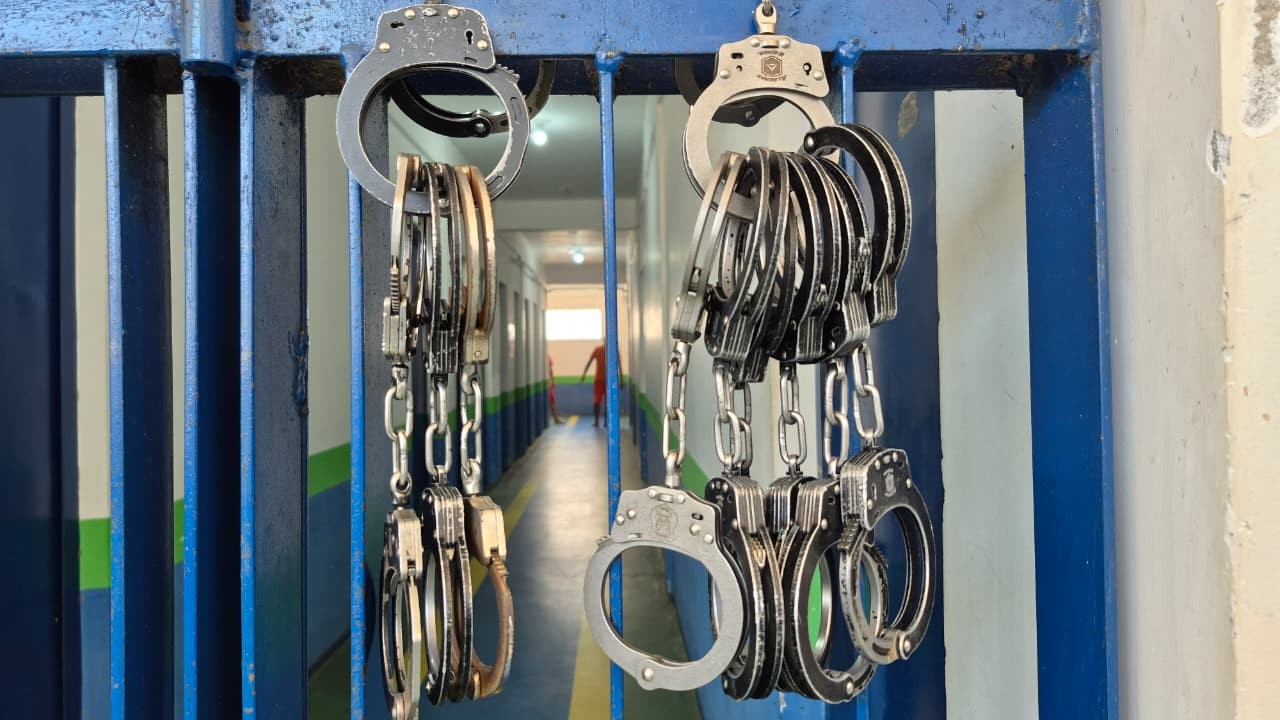 Detento se recusa a voltar para cela e agride policial penal com cotovelada em presídio de Roraima