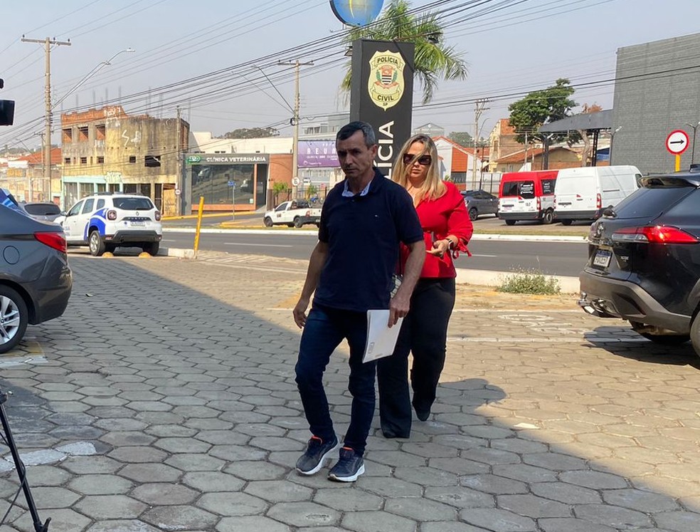 Funcionário do almoxarifado da Apae de Bauru é ouvido sobre desaparecimento de secretária — Foto: Andressa Lara/TV TEM