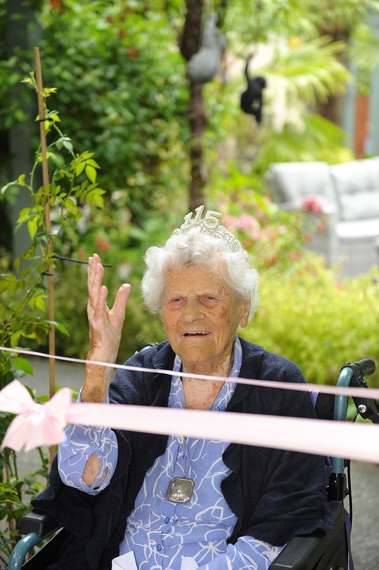 Britânica de 115 anos se torna pessoa mais idosa do mundo após morte de freira brasileira