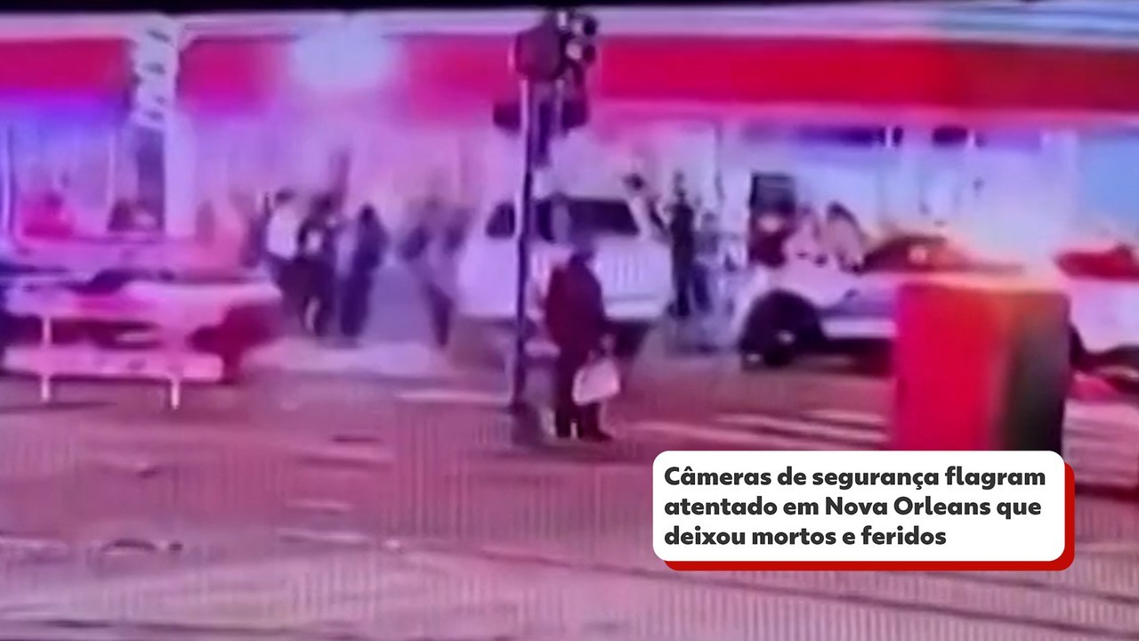 Câmeras de segurança flagram momento que autor de ataque fura bloqueio policial e atropela multidão em Nova Orleans