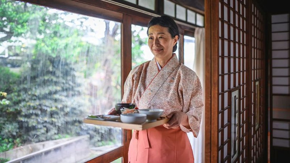 Nunca deixe uma gorjeta no Japão, exceto para a pessoa que te atender em um ryokan — e também existem regras sobre isso — Foto: Getty Images via BBC
