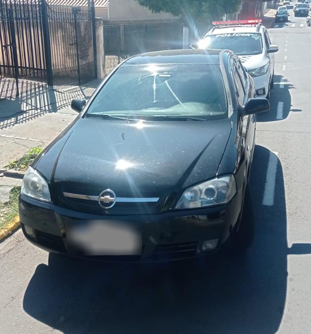 Idoso é encontrado morto dentro de veículo no Centro de Pirapozinho