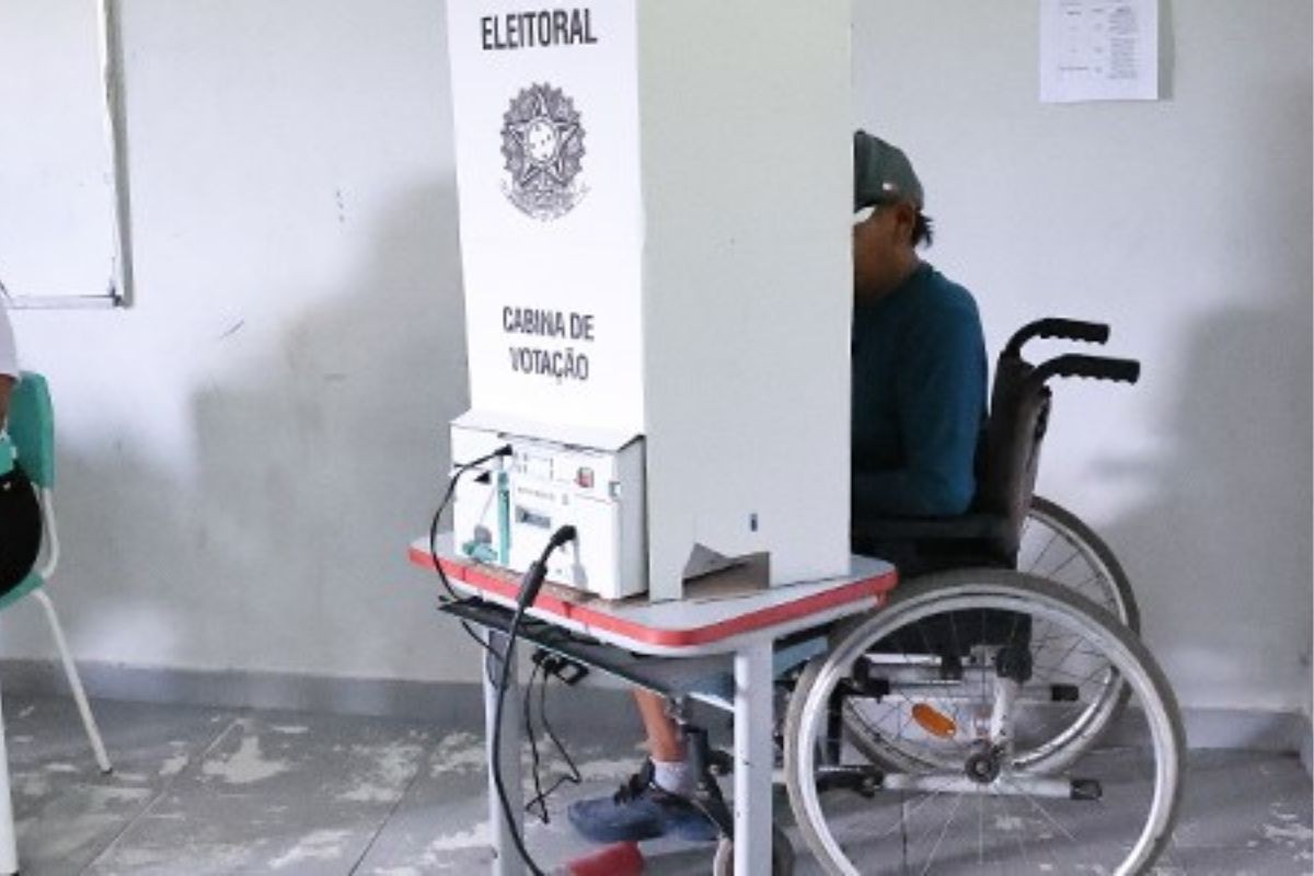 Eleitores com deficiência podem solicitar transporte gratuito | G1