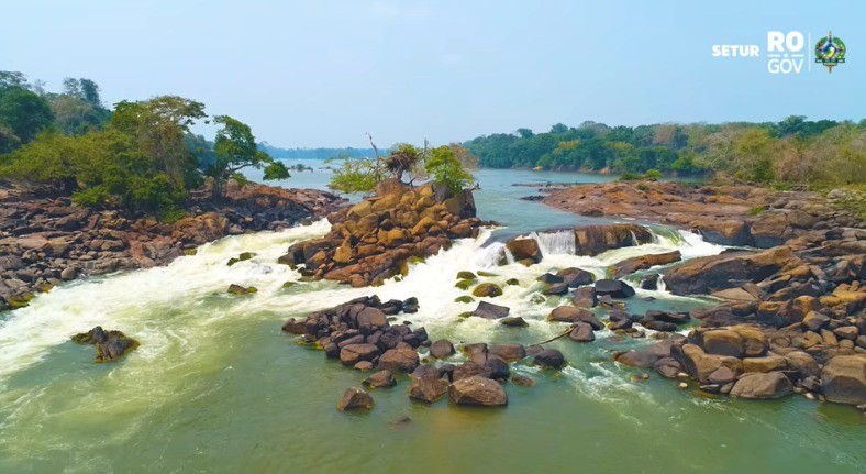 Cachoeira onde embarcação virou é ponto turístico de Machadinho D'Oeste, RO; veja imagens