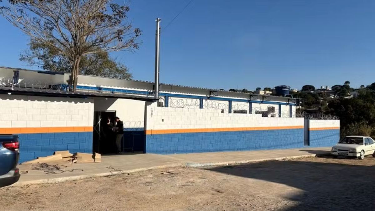 Paciente se irrita com fila de atendimento e tenta agredir enfermeira com extintor de incêndio em Divinópolis