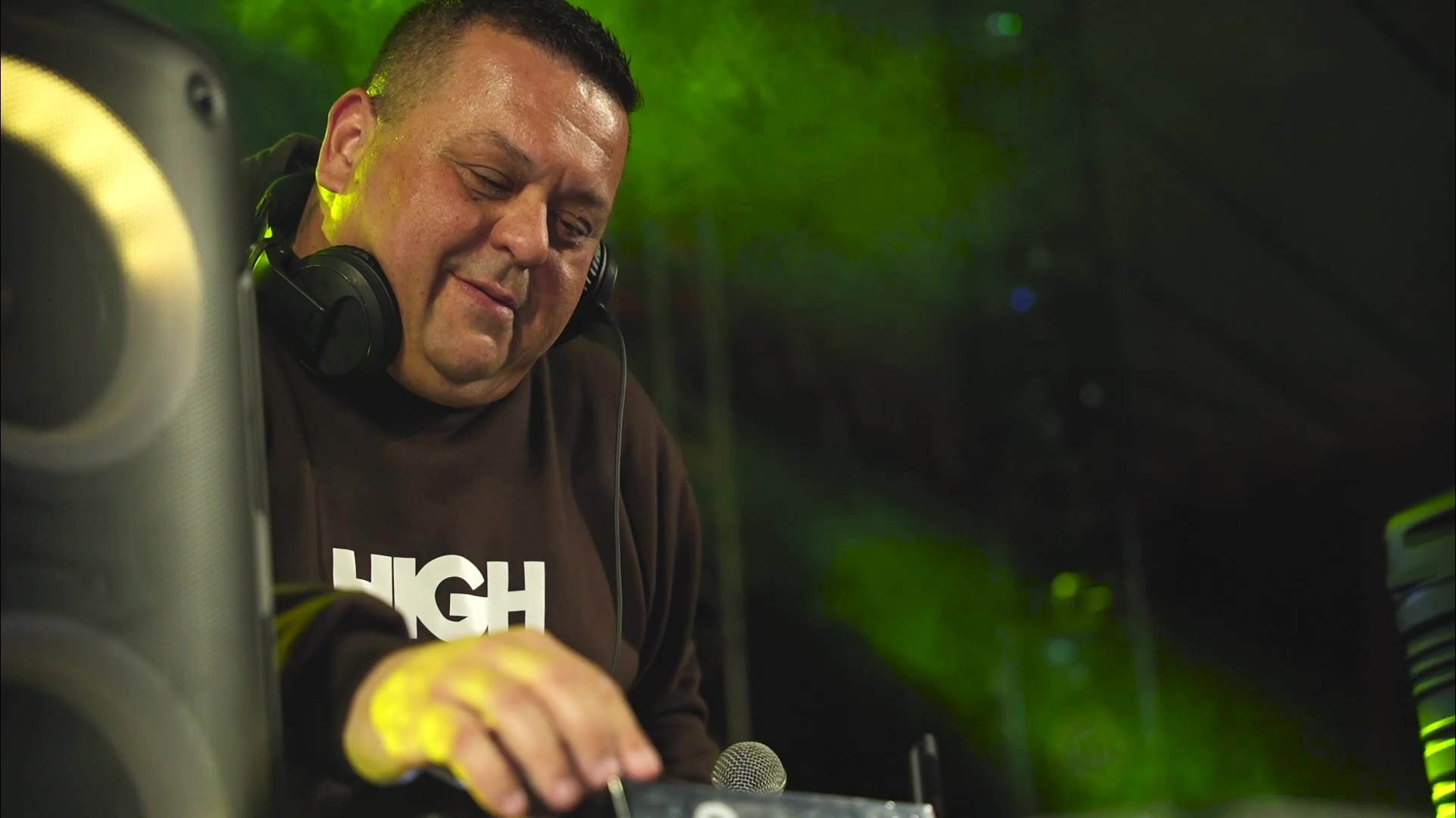 DJ gaúcho chega ao The Town com hino do RS após perder tudo na enchente: 'Estou levando a nossa história', diz