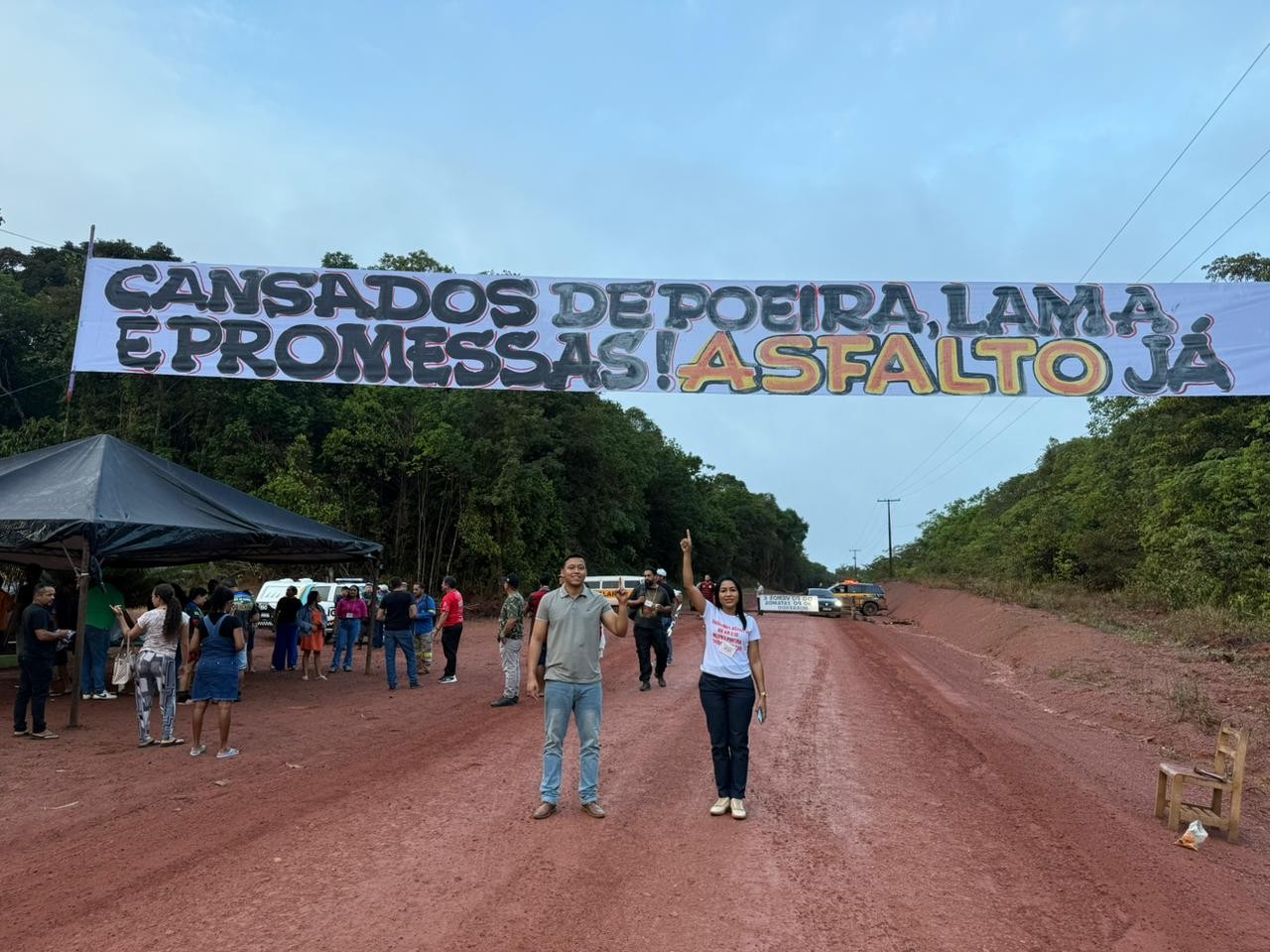 Moradores da BR-210 denunciam 40 anos de abandono e fazem protesto por asfalto no Amapá; VÍDEO