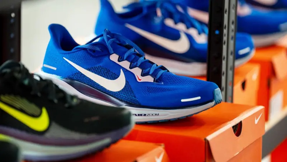 A maior marca de roupas esportivas do planeta, batizada em homenagem à antiga deusa grega da vitória, vem sofrendo perdas ultimamente. — Foto: Getty Images via BBC