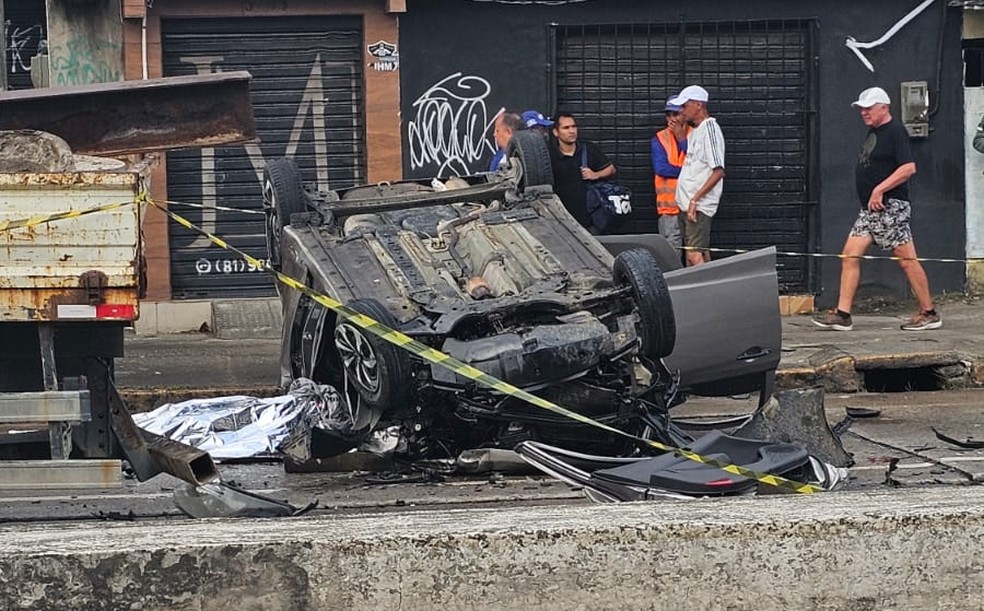 Motorista de carro morre após acidente com caminhão na Avenida Norte, no Recife. — Foto: Reprodução/redes sociais