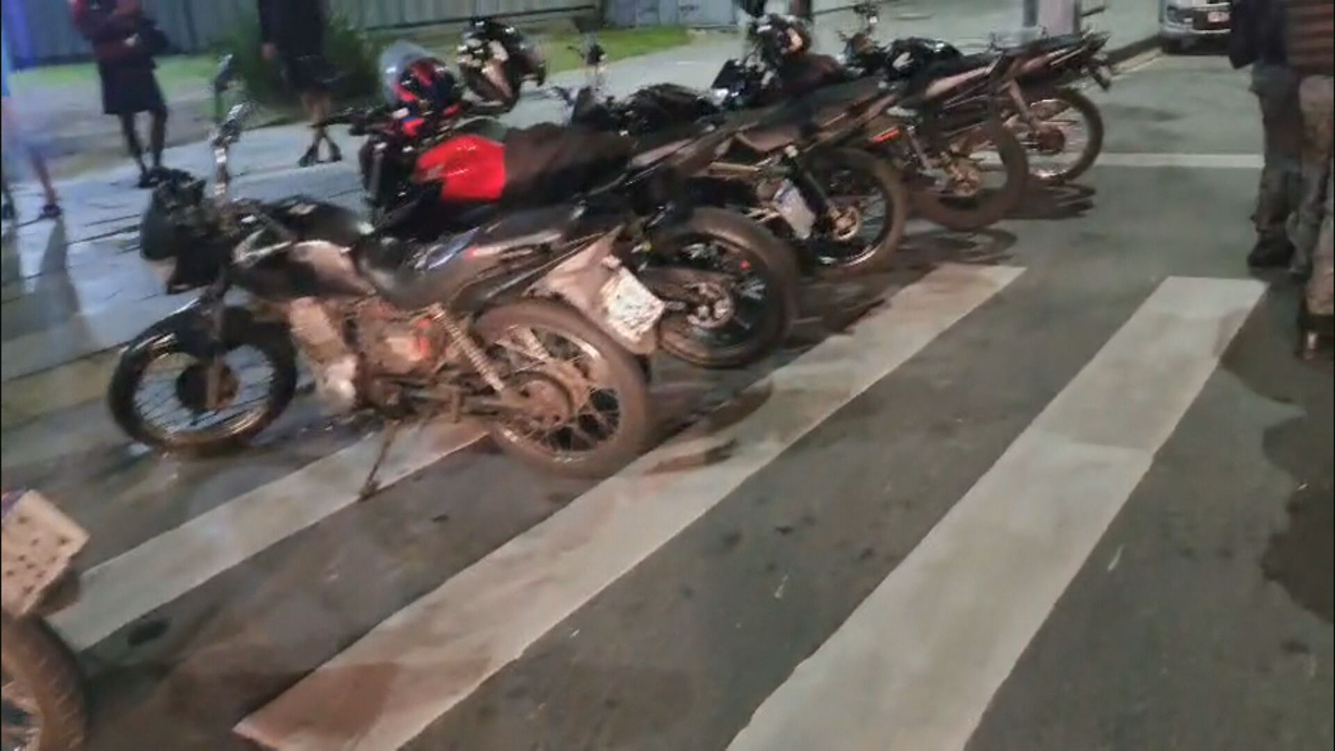 Mais de 40 motociclistas são abordades em 'painzinho' minutos depois de acidenthe que deixou 3 prfs mortos na avenida brasil
