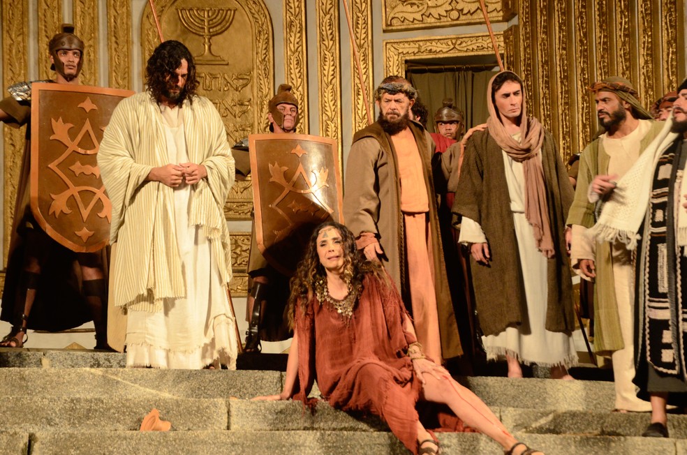 Encenação na 57ª edição da Paixão de Cristo de Nova Jerusalém — Foto: Gil Alves/AgNews