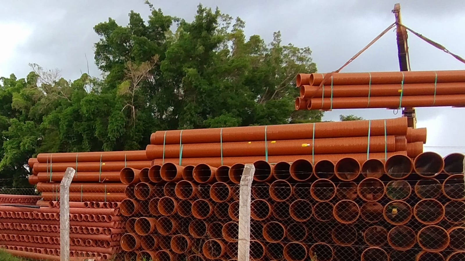 Rolim de Moura recebe tubulações para nova etapa das obras de esgotamento sanitário - Portais
