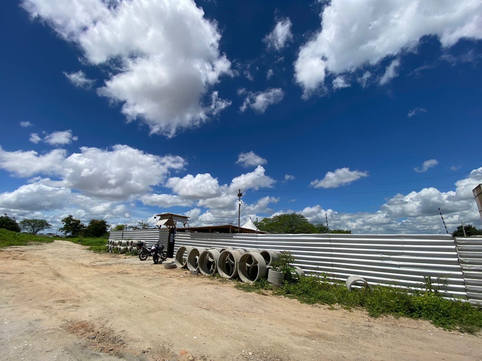 Homem é assassinado após discussão com ex-policial militar em obra em Campina Grande