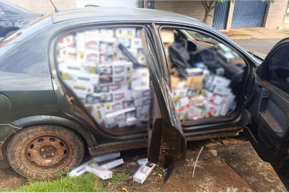 Polícia apreende 16 mil maços de cigarros contrabandeados em Caiuá (SP) — Foto: Reprodução/Polícia Militar