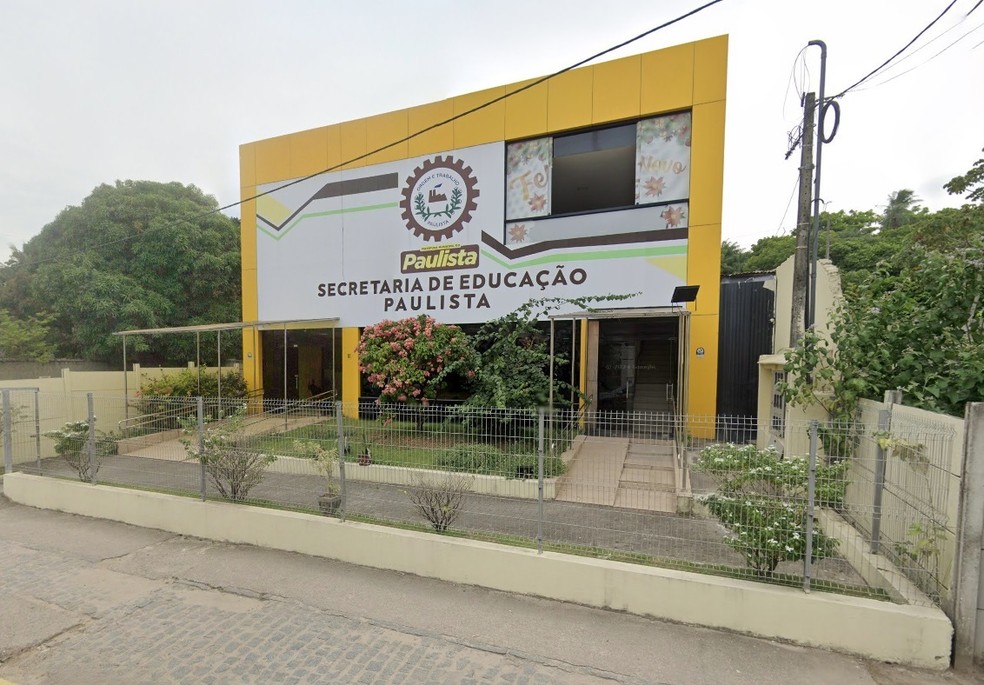 Sede da Secretaria de Educação de Paulista, no Grande Recife — Foto: Reprodução/Google Street View