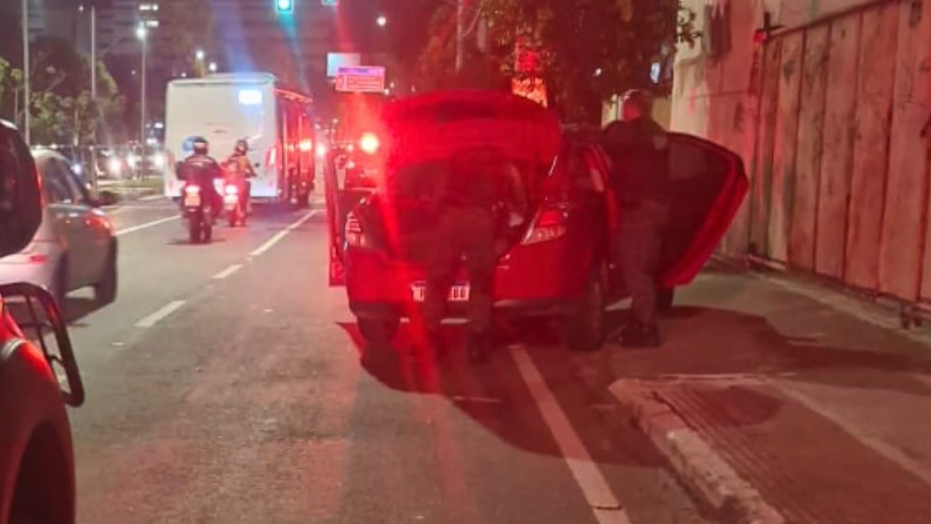 Motorista de app é preso por homicídio enquanto levava passageira e crianças dentro do carro em Vitória