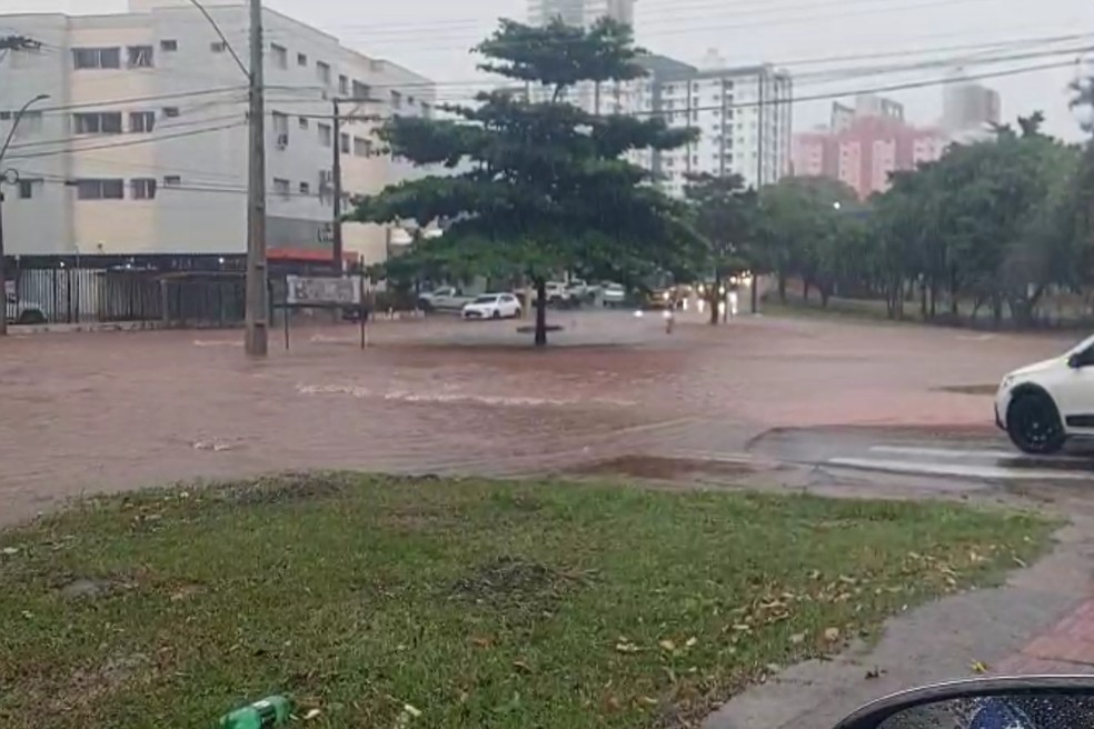 Parque do Povo ficou alagado devido à chuva desta terça-feira (24) — Foto: Aceituno Jr./ TV TEM