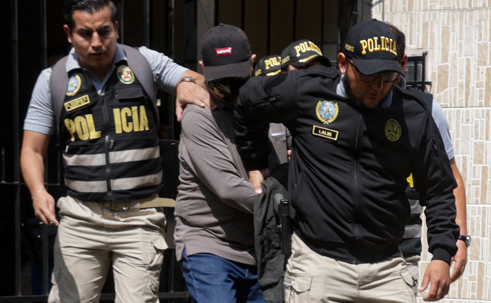 Irmão e advogado da presidente do Peru são presos por suspeita corrupção