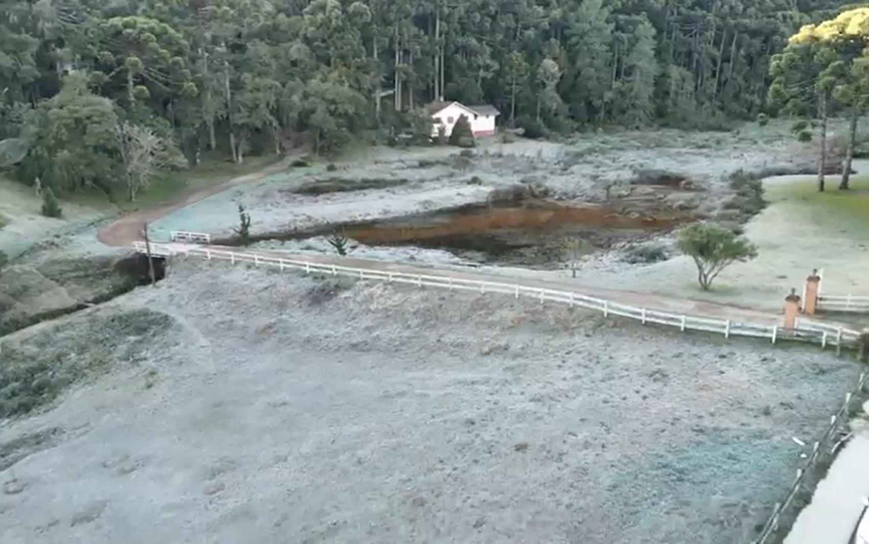 Geada e temperatura negativa criam paisagens de inverno pelo 2º dia seguido no Sul de Minas; veja FOTOS