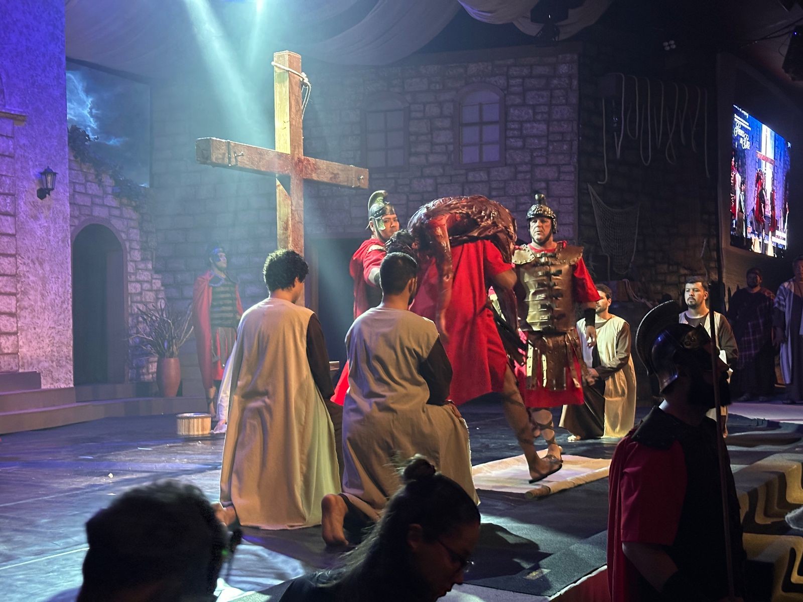 Pastor convidado para interpretar Jesus em peça teve 15 dias para decorar texto e encara até 2 horas de maquiagem: 'Fiquei com receio'