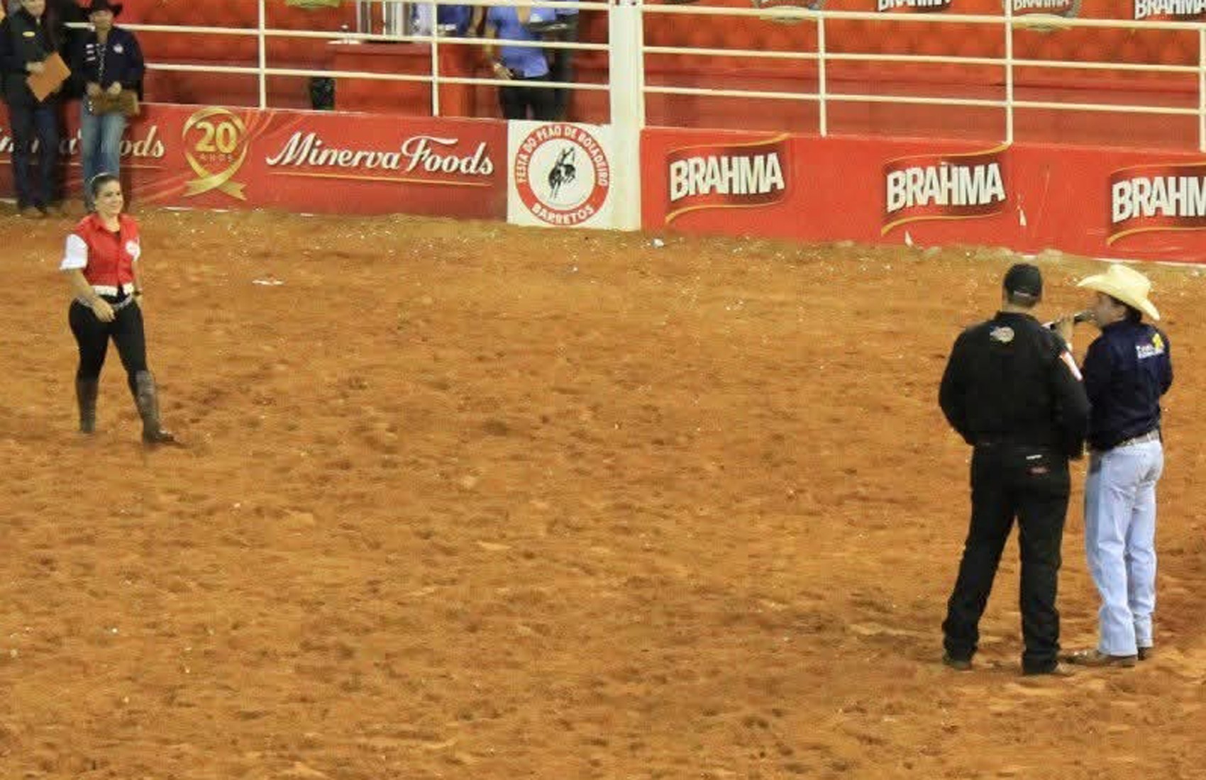 Casal relembra noivado na arena da Festa de Barretos 13 anos depois: 'O pessoal adorou'