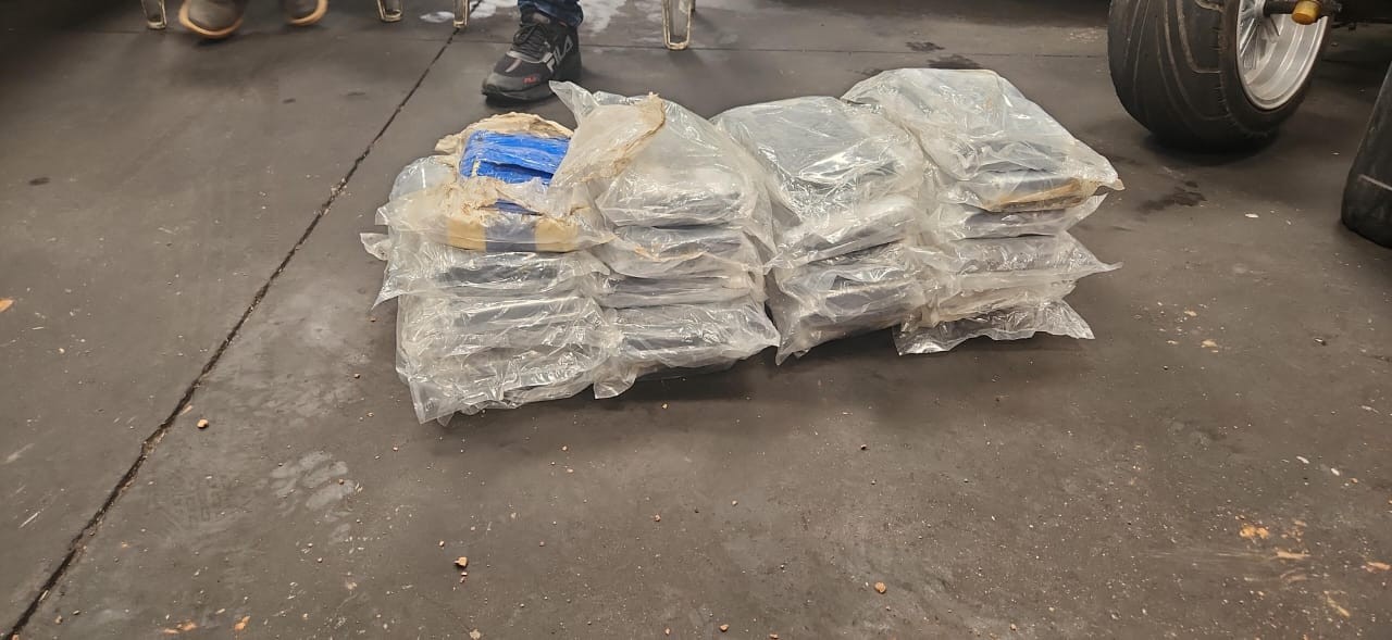 PRF apreende 21 tabletes de cloridrato de cocaína dentro do tanque de uma caminhonete na BR-135, no MA