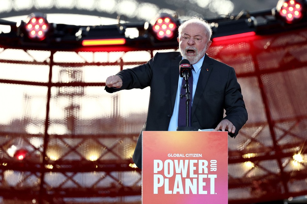 Lula discursa em festival em Paris — Foto: Stephanie Lecocq/Reuters