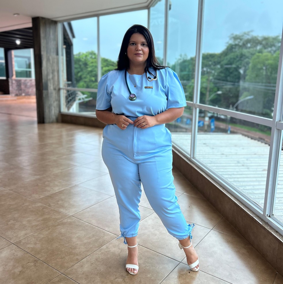 Vivian largou a carreira militar na Marinha para cursar medicina no Paraguai — Foto: Arquivo pessoal