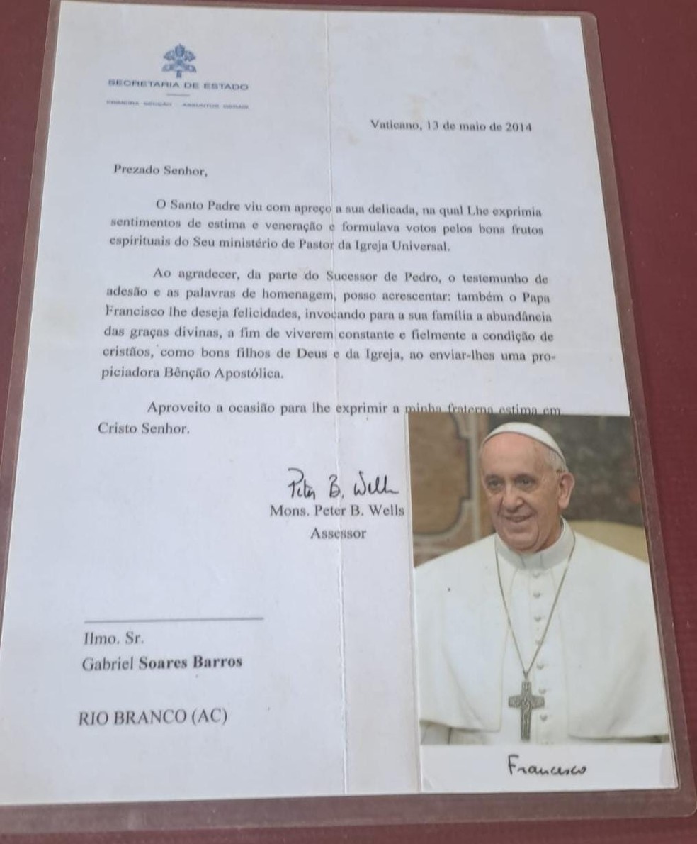 Gabriel foi surpreendido em 2014 ao receber uma resposta à carta que enviou ao Papa — Foto: Arquivo pessoal