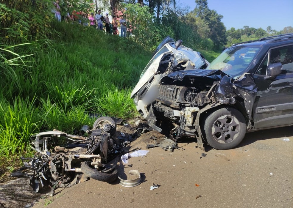 Motociclista morre em acidente entre três veículos na BR-459, em Pouso Alegre, MG — Foto: Polícia Militar Rodoviária