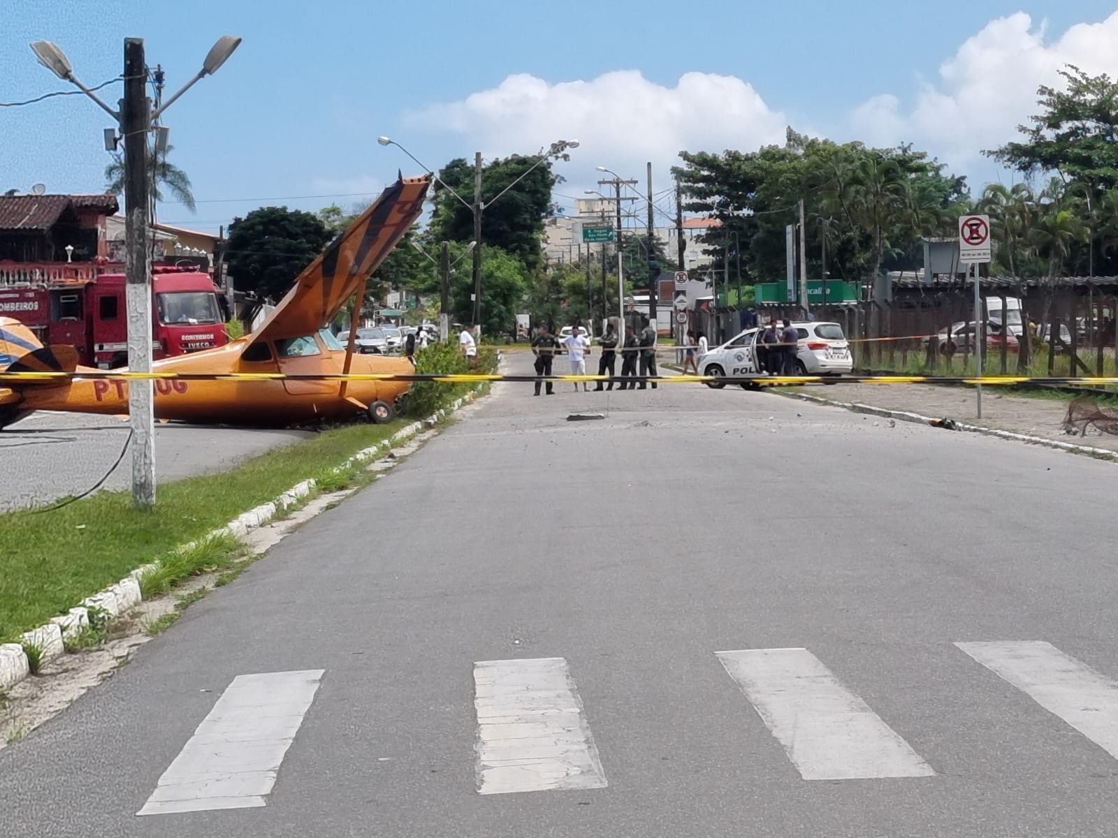 Avião que caiu em avenida de Ubatuba em 2023 teve problemas técnicos e falhas na operação, aponta Cenipa