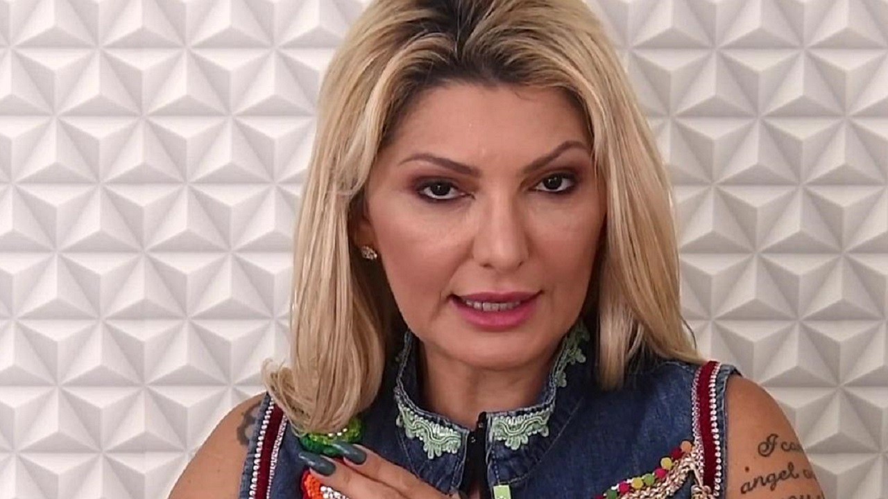 Justiça do Rio dá 30 dias para Antonia Fontenelle voltar ao Brasil e cumprir pena por injúria contra Felipe Neto
