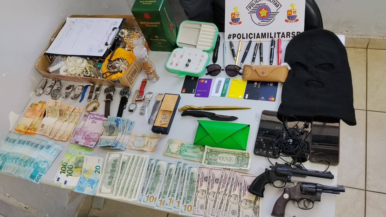 Grupo invade casa no interior de SP e rouba mais de R$ 1 milhão em joias, relógios e dinheiro 