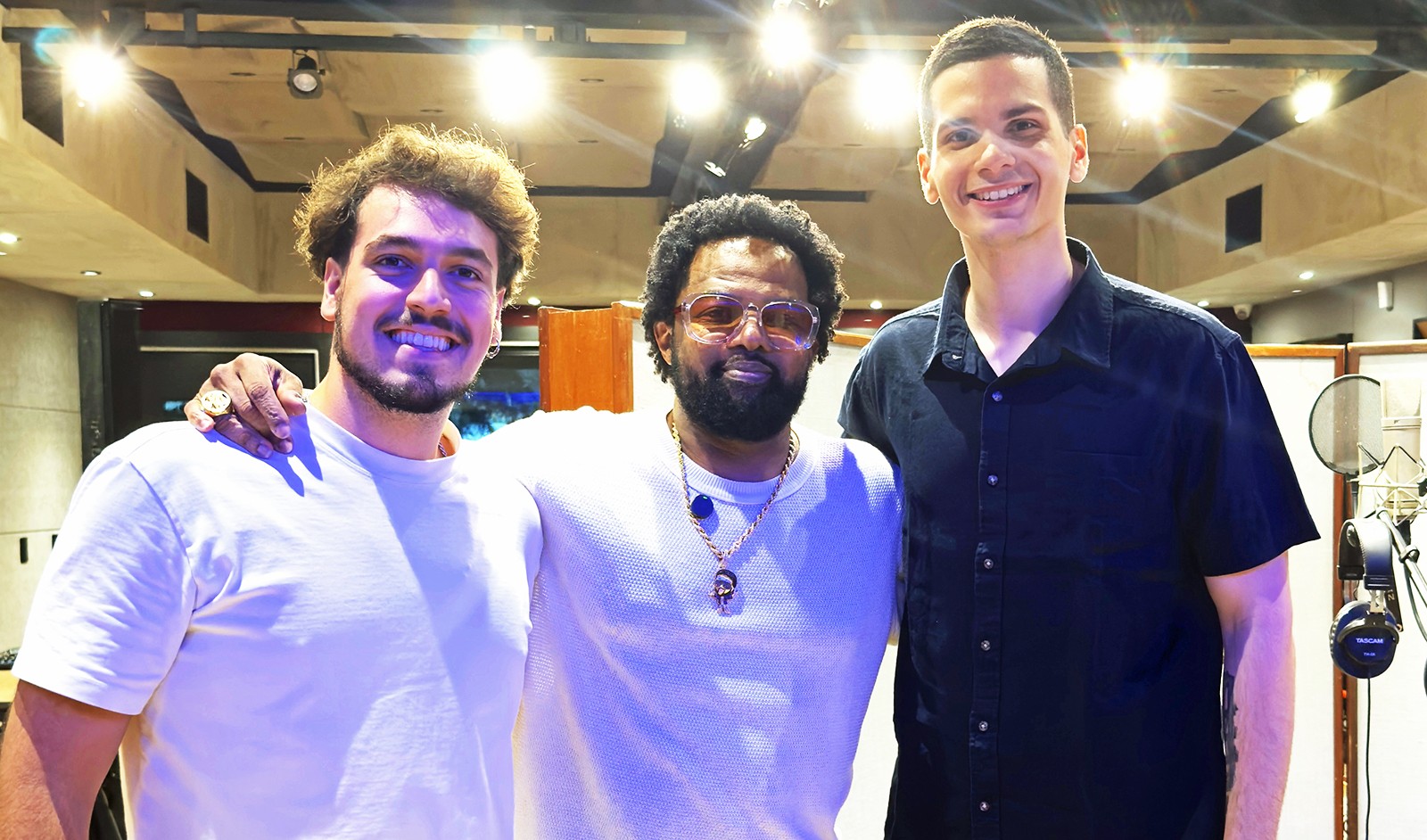 Xande de Pilares avaliza álbum em que Ian Coury e Igor Souza propõem 'novos caminhos' para o choro e o samba