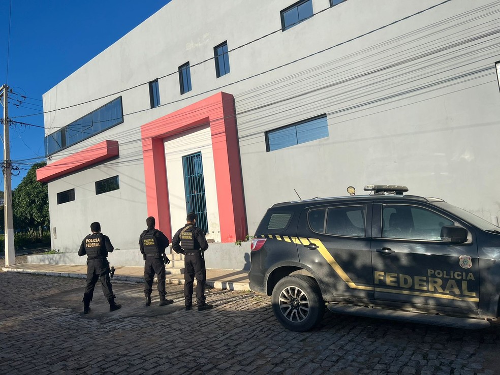 PF investiga fazendeiros que permitiam extração de quartzo verde sem licença ambiental por garimpeiros na Bahia — Foto: Divulgação/PF