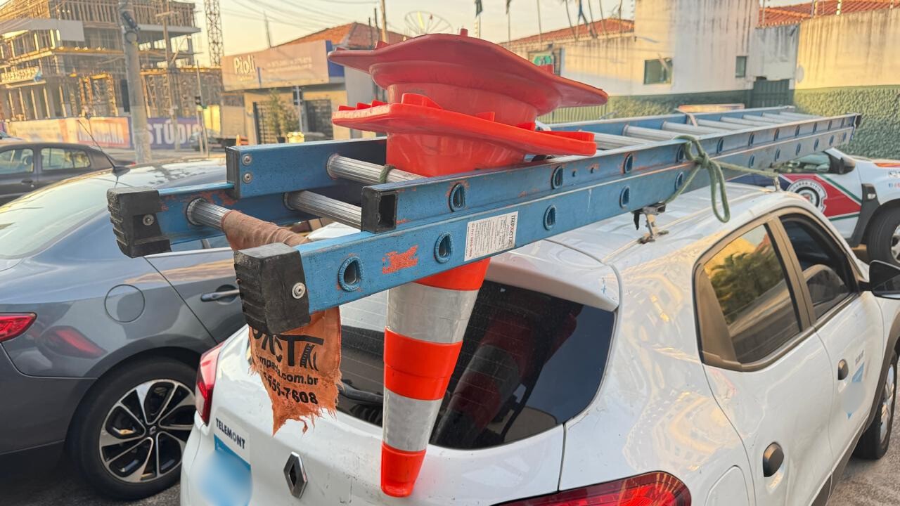 Trio é preso suspeito de furtar fios usando carro com adesivos de empresa de telefonia em Indaiatuba