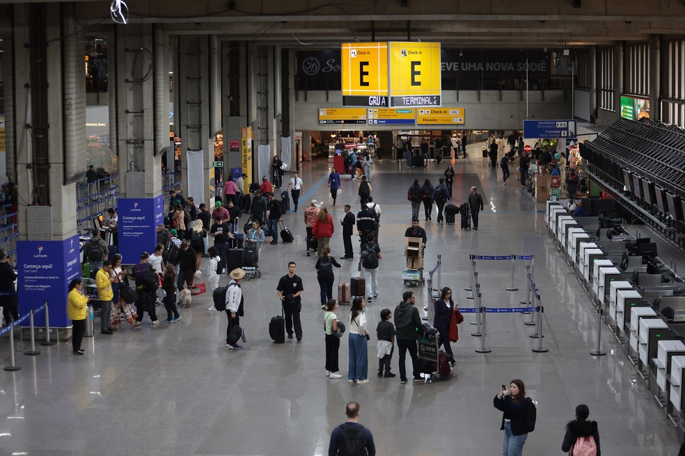Movimento no Aeroporto Internacional de São Paulo, em Guarulhos. — Foto: Paulo Pinto/Agência Brasil