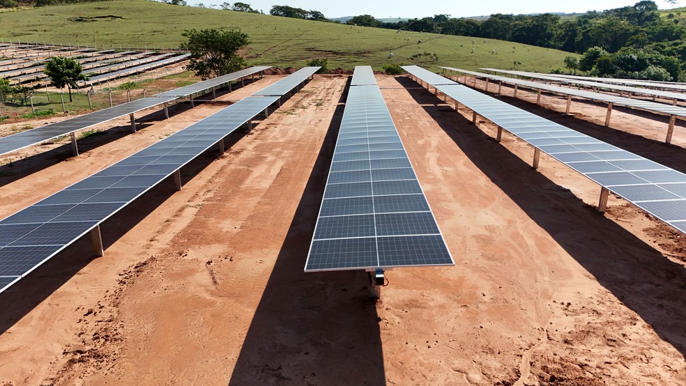 Usinas de energia solar  — Foto: Ecom