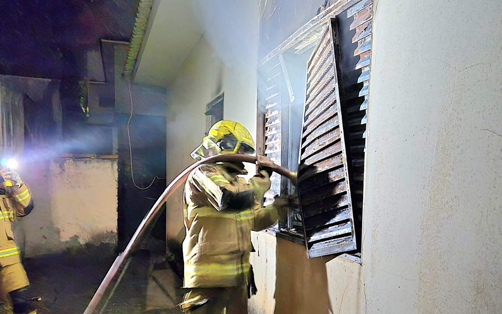 Corpo de cadeirante é encontrado com sinais de violência dentro de casa incendiada em Alfenas, MG