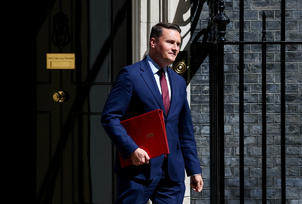 Keir Starmer recusa renúncia apesar de pressão de 81 parlamentares do Partido Trabalhista
