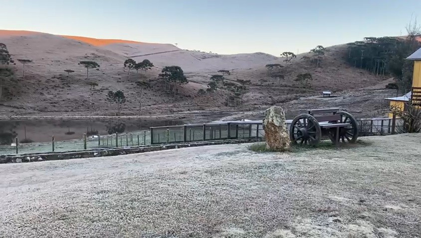 Após passagem de ciclone extratropical, frente fria avança e derruba temperaturas no RS