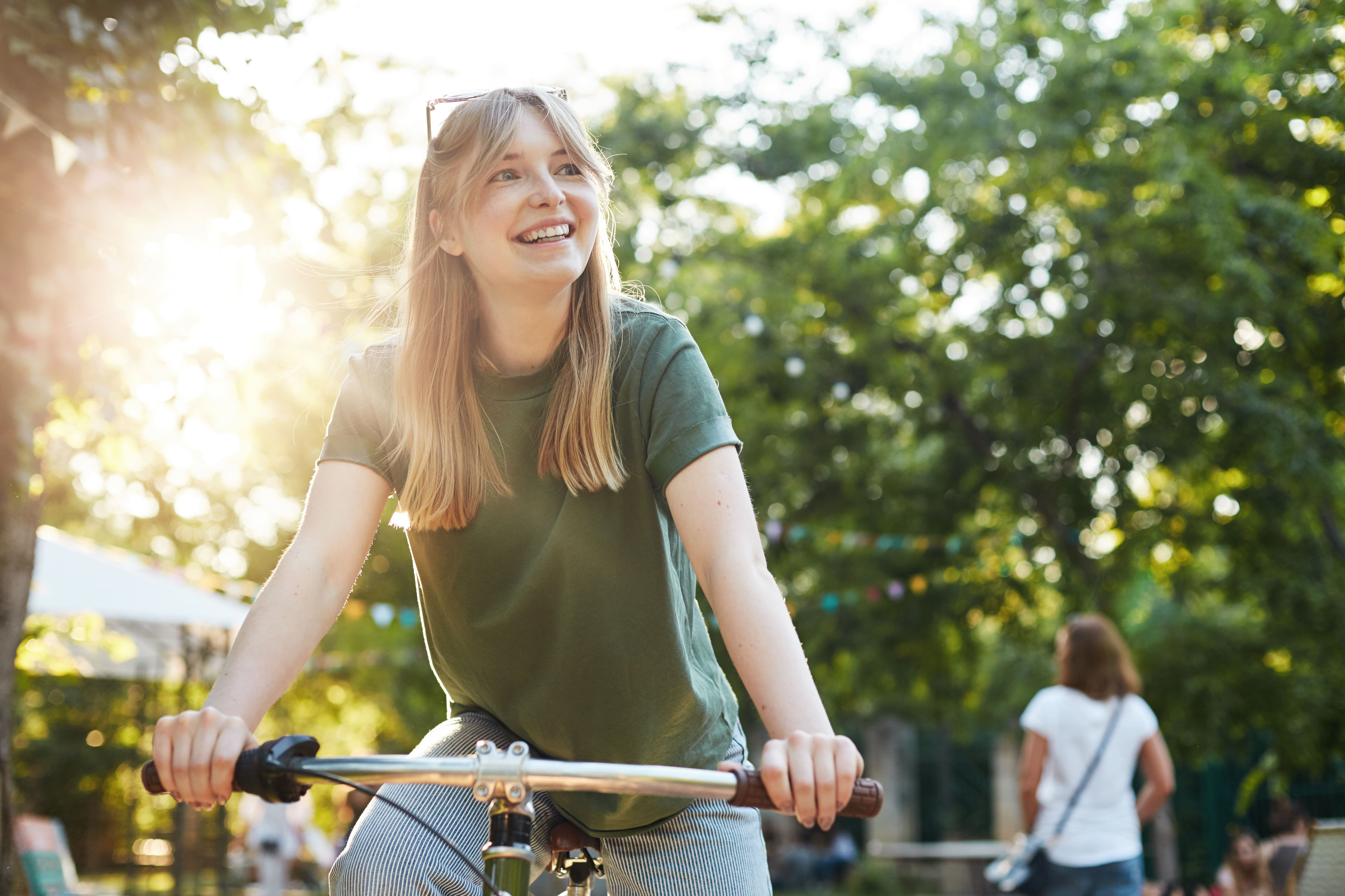 Qual o melhor horário para tomar vitamina D? Entenda como o organismo absorve esse nutriente