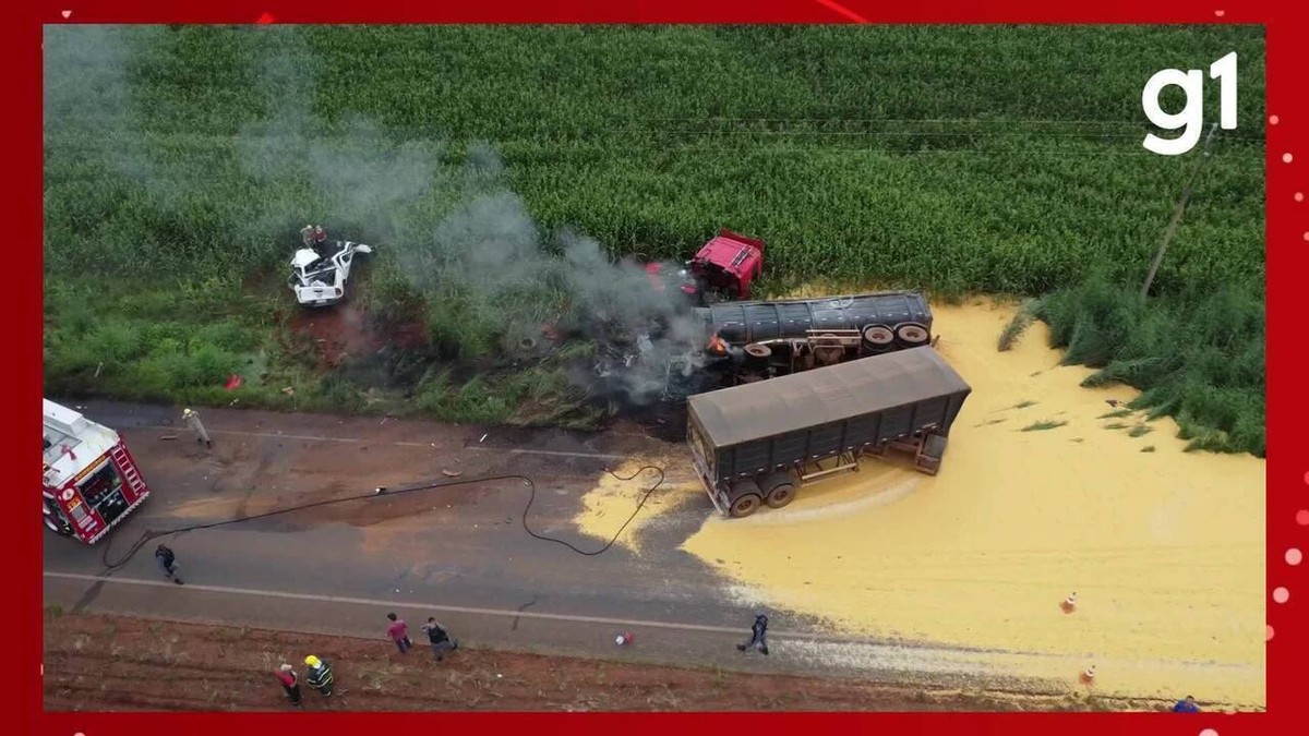 Três servidoras morrem em acidente entre carreta e caminhonete de prefeitura em rodovia de MT