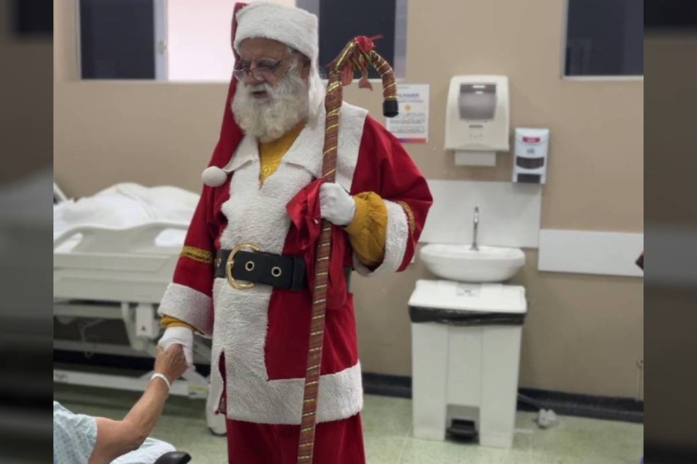 Aristóteles atende pacientes em hospital de Curitiba — Foto: Hospital São Vicente