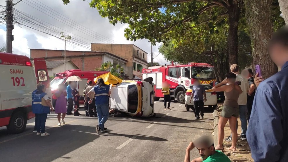 Aluna confunde pedais no teste de baliza na prova do Detran e bate em dois carros de autoescola no Espírito Santo — Foto: Redes sociais