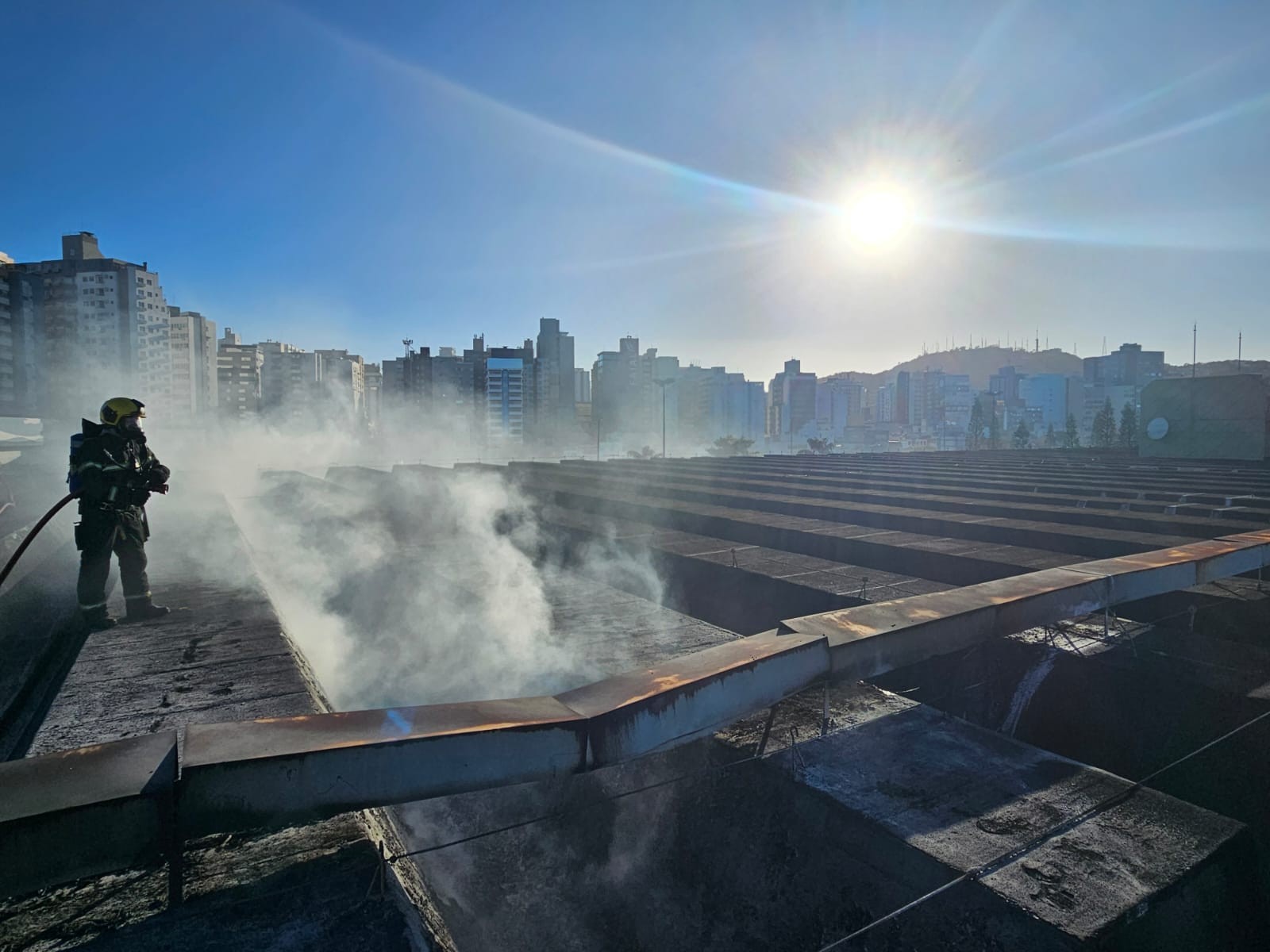 Incêndio atinge rodoviária de Florianópolis 