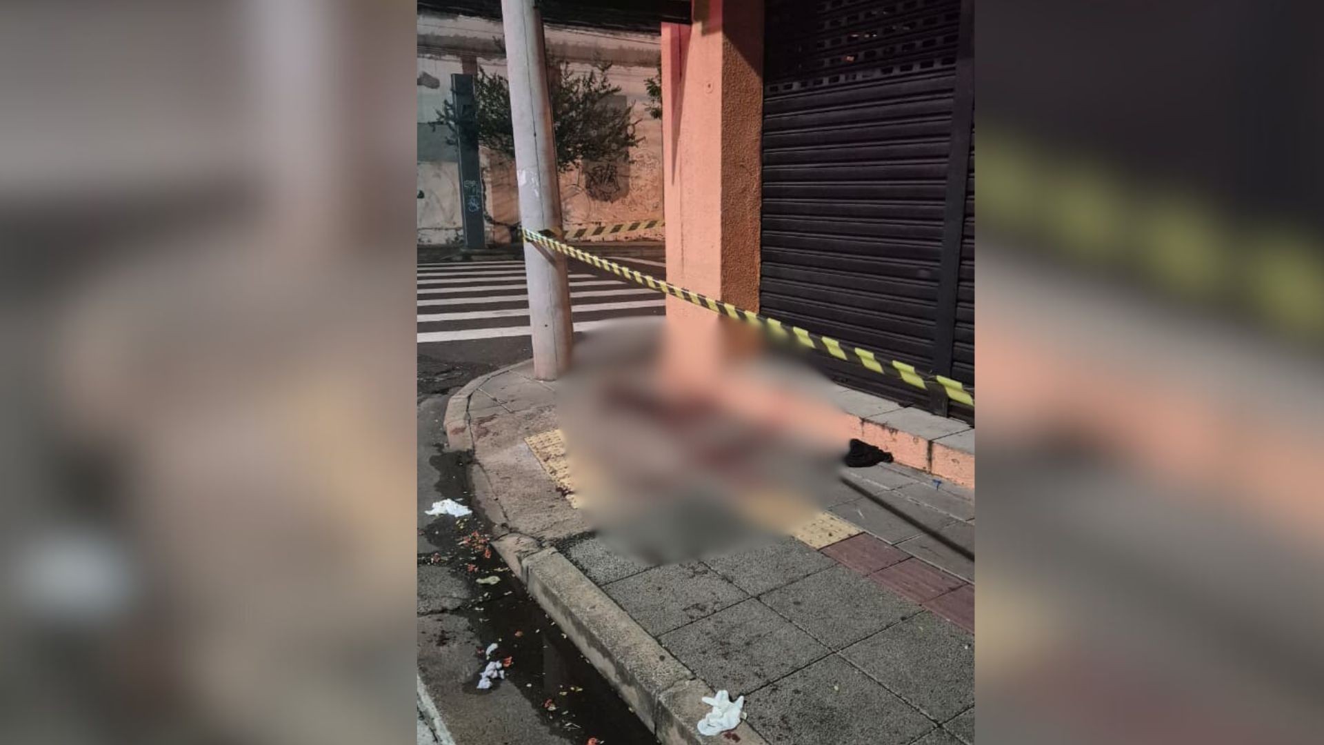 Homem é agredido e tem sinais de hemorragia no braço após discutir com proprietário de loja 